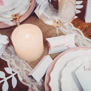 CHEMIN DE TABLE JUTE BORDEE DE DENTELLE 28CMX3M